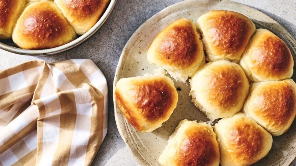 Golden, Buttery Pull-Apart Bread That’s Perfect For Sharing With Family And Friends