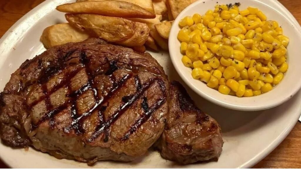 The Secret Cut Of Beef Texas Roadhouse Uses For Its Country Fried Steak—And Why It’s Irresistibly Tender